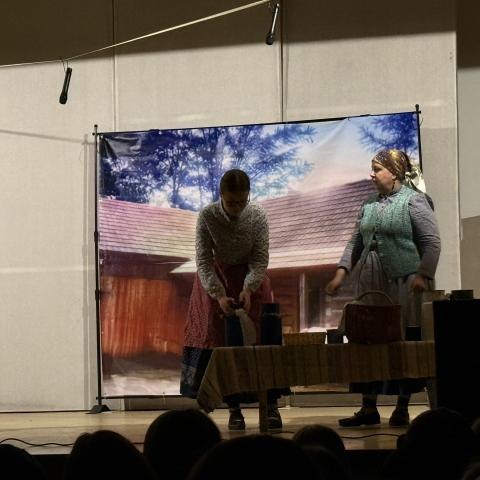 Amatorski teatr ludowy w Maniowach