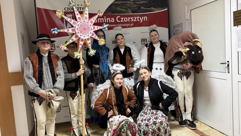 Mali Maniowianie z kolędą na Sesji Rady Gminy Czorsztyn (1).jpeg