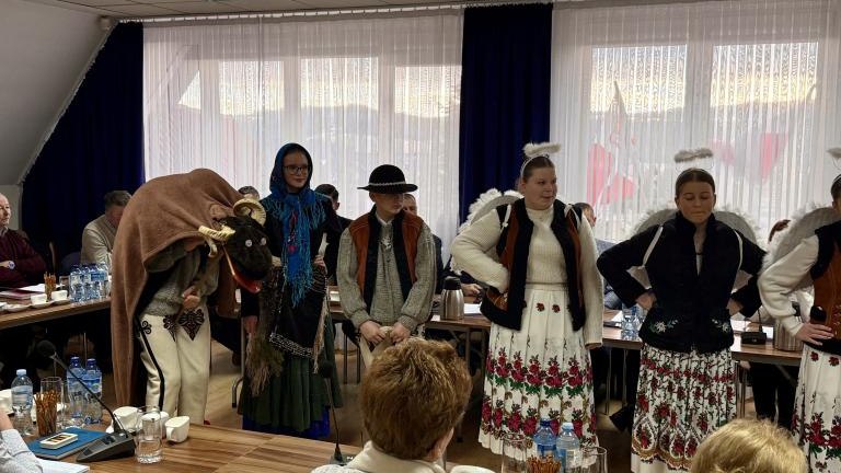 Mali Maniowianie z kolędą na Sesji Rady Gminy Czorsztyn (7).jpeg