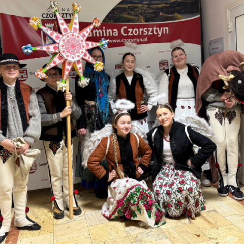 Mali Maniowianie z kolędą w Urzędzie Gminy Czorsztyn