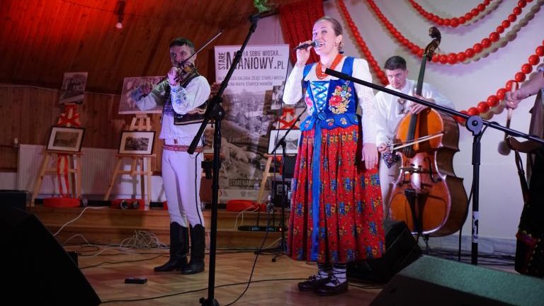 Kontrasty muzyki ludowej w Domu Kultury w Maniowach (15).jpg