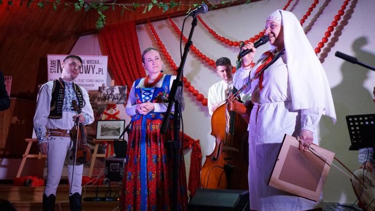 Kontrasty muzyki ludowej w Domu Kultury w Maniowach (17).jpg