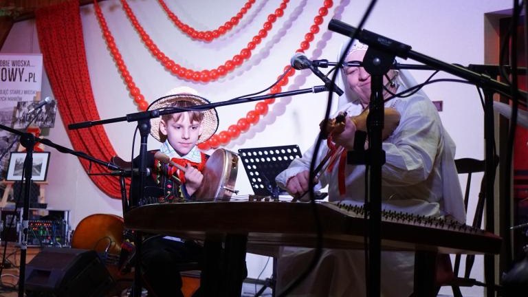 Kontrasty muzyki ludowej w Domu Kultury w Maniowach (22).jpg