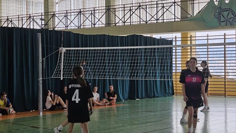 Gminne Igrzyska Dzieci i Młodzieży Szkolnej w siatkówce (10).jpeg