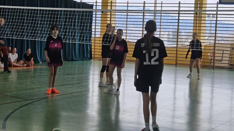 Gminne Igrzyska Dzieci i Młodzieży Szkolnej w siatkówce (11).jpeg