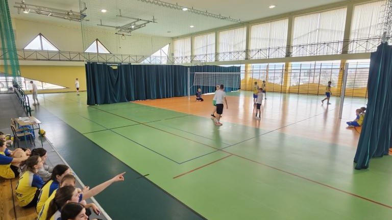 Gminne Igrzyska Dzieci i Młodzieży Szkolnej w siatkówce (17).jpeg