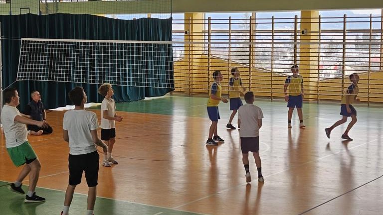 Gminne Igrzyska Dzieci i Młodzieży Szkolnej w siatkówce (18).jpeg