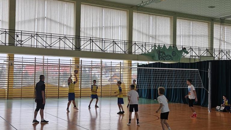 Gminne Igrzyska Dzieci i Młodzieży Szkolnej w siatkówce (3).jpeg