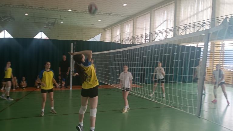 Gminne Igrzyska Dzieci i Młodzieży Szkolnej w siatkówce (3).jpg
