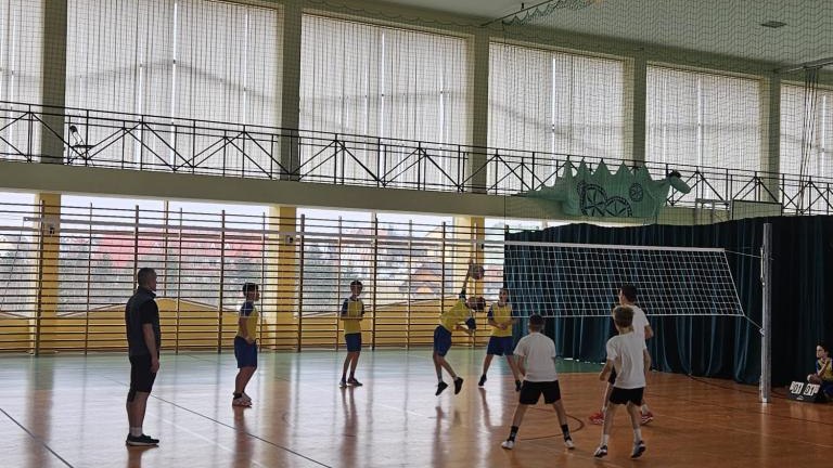 Gminne Igrzyska Dzieci i Młodzieży Szkolnej w siatkówce (7).jpeg