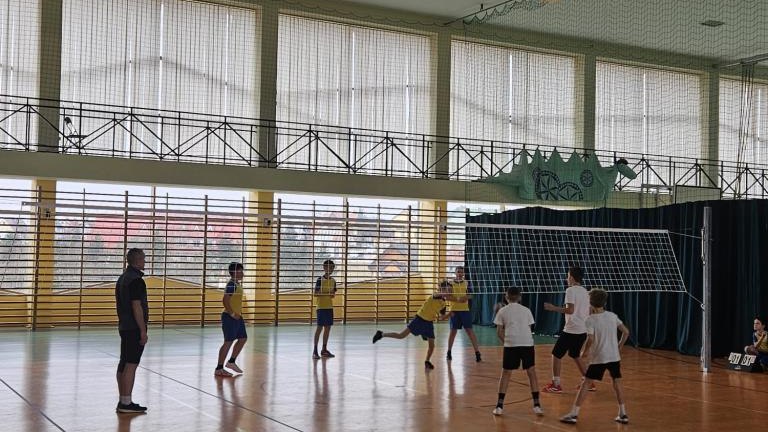 Gminne Igrzyska Dzieci i Młodzieży Szkolnej w siatkówce (8).jpeg