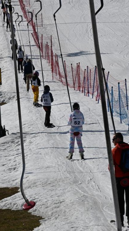 Młodzi sportowcy na stoku – zawody o Puchar Wójta Gminy Czorsztyn (103) (Duże).JPG