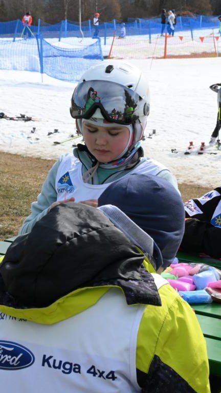 Młodzi sportowcy na stoku – zawody o Puchar Wójta Gminy Czorsztyn (143) (Duże).JPG