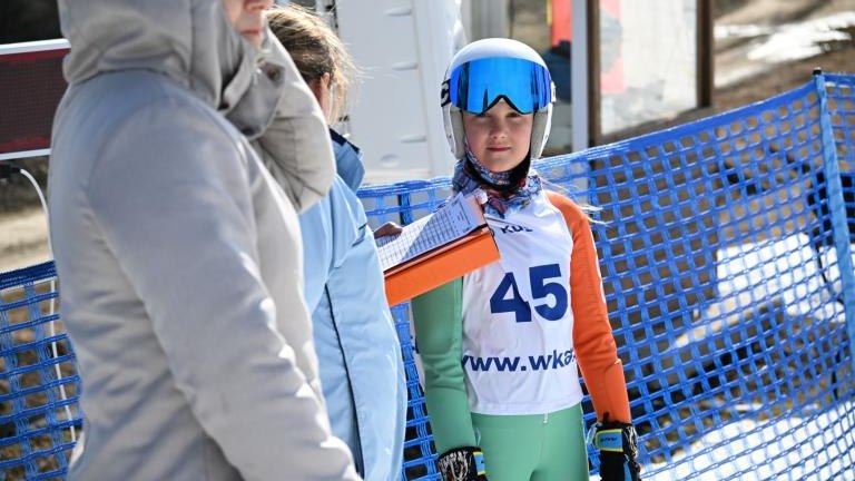 Młodzi sportowcy na stoku – zawody o Puchar Wójta Gminy Czorsztyn (68) (Duże).JPG