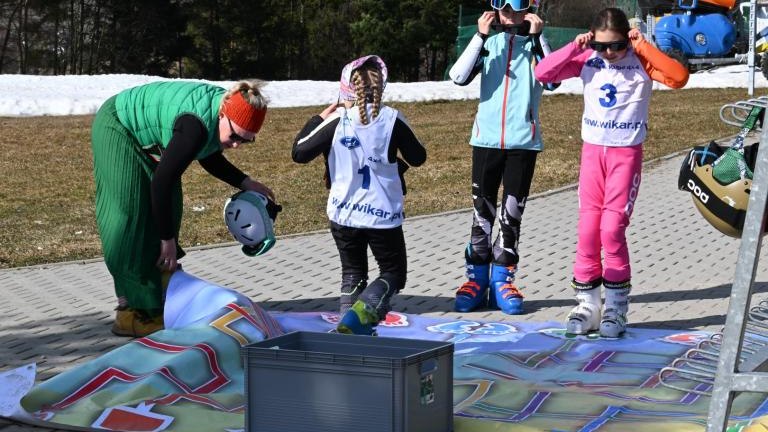 Młodzi sportowcy na stoku – zawody o Puchar Wójta Gminy Czorsztyn (90) (Duże).JPG