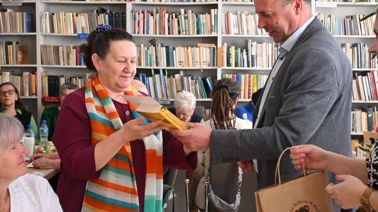 Dzień Kobiet w Gminnej Bibliotece Publicznej w Kluszkowcach (13).JPG