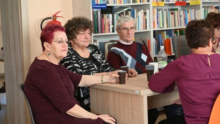 Dzień Kobiet w Gminnej Bibliotece Publicznej w Kluszkowcach (3).JPG