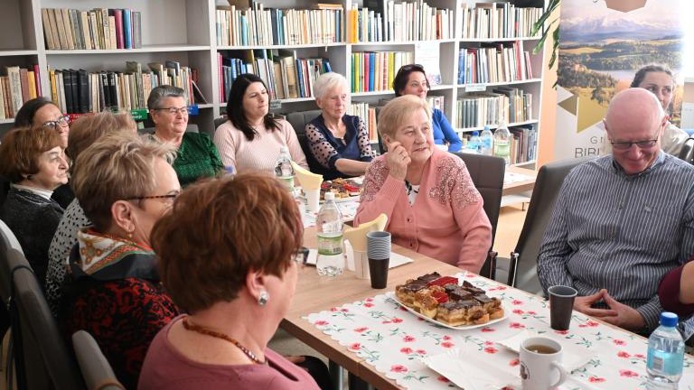 Dzień Kobiet w Gminnej Bibliotece Publicznej w Kluszkowcach (7).JPG