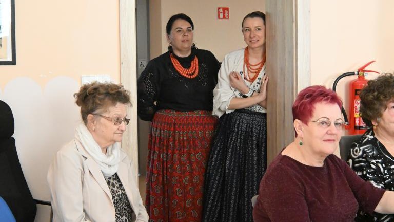 Dzień Kobiet w Gminnej Bibliotece Publicznej w Kluszkowcach (8).JPG