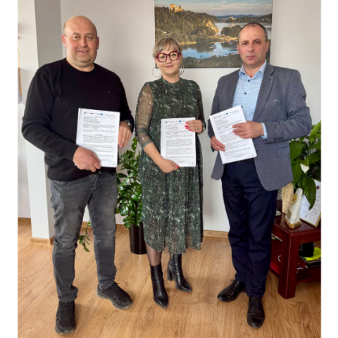 Podpisano umowę na realizację zadania pn. „Modernizacja energetyczna Wielofunkcyjnego Domu Ludowego w Kluszkowcach”