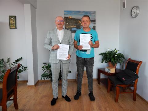 Podpisanie umowy - Bryniarski Jan. Projektowanie, nadzory budowlane