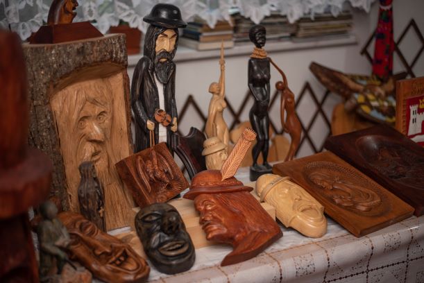 rzeżby artysty.jpg