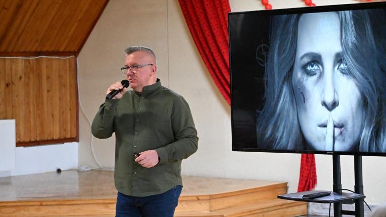 Jak rozpoznawać i reagować – ważne szkolenie dla kadry oświaty (23).JPG